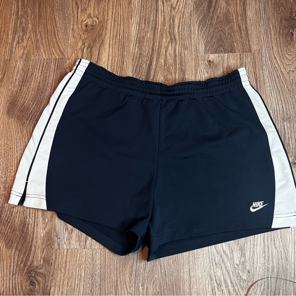 Nike Sportswear Women's Black Shorts Size Large 12-14